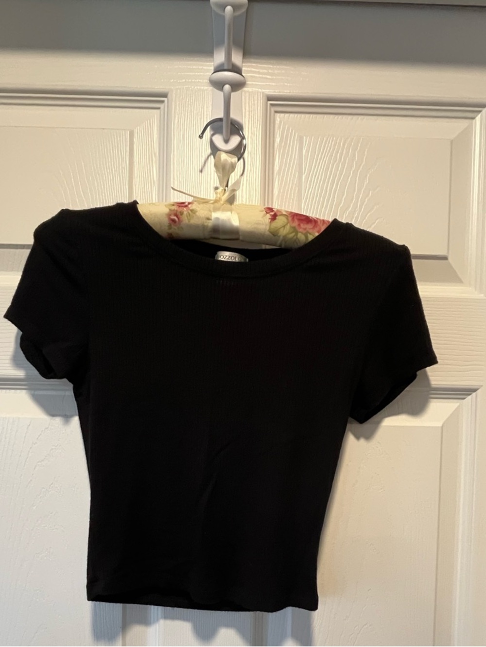 Juniors Bozzolo Cropped T-shirt 
Size Small